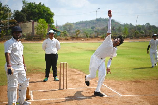How to bowl in cricket